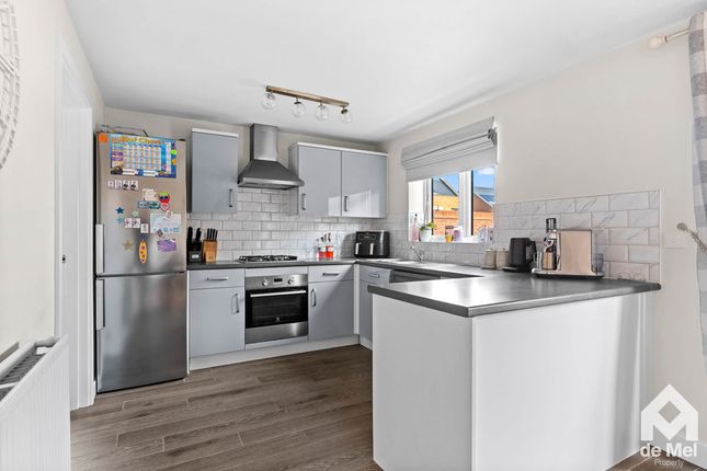 156, Sapphire Road, Cheltenham photo 4