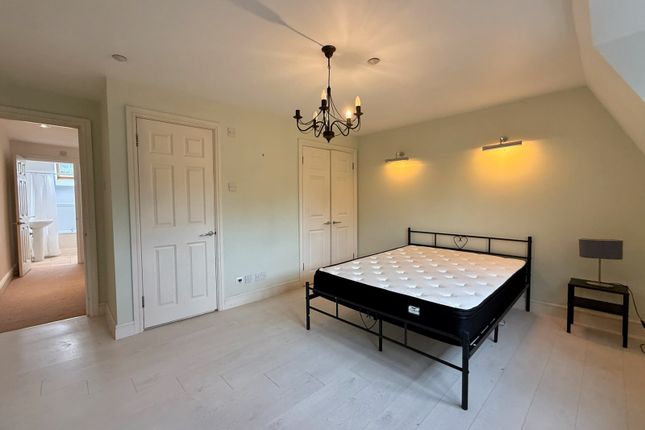 4, Langford Close, Acton photo 2