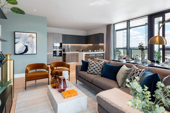 Thumbnail Flat for sale in Oyster Wharf, London