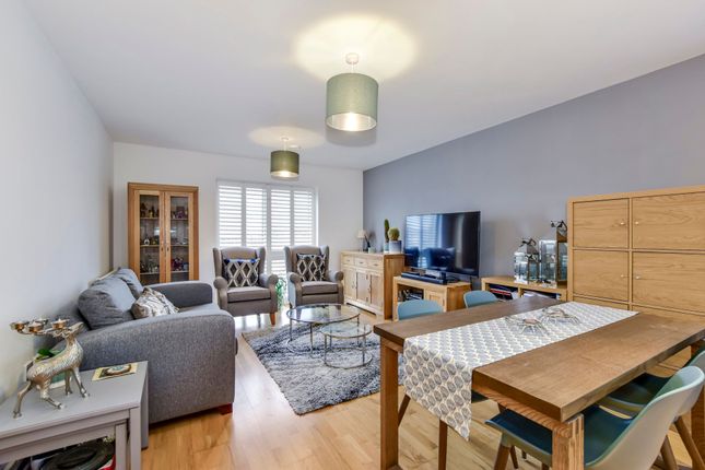 2-bed flat on 106 Bateson Drive, Watford, £280,000