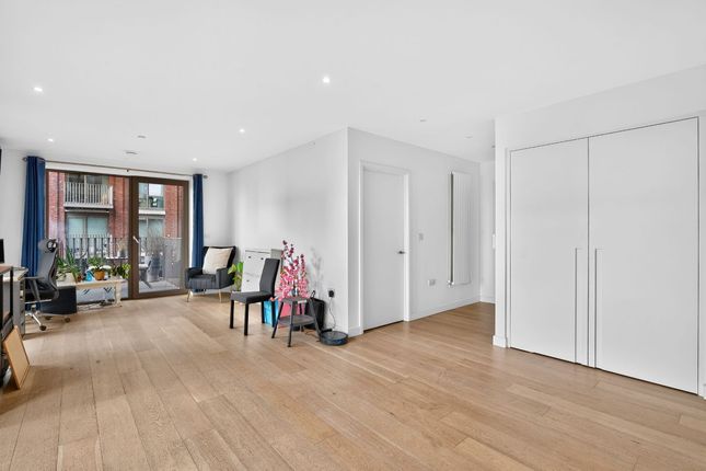 27, Pendant Court, London photo 4