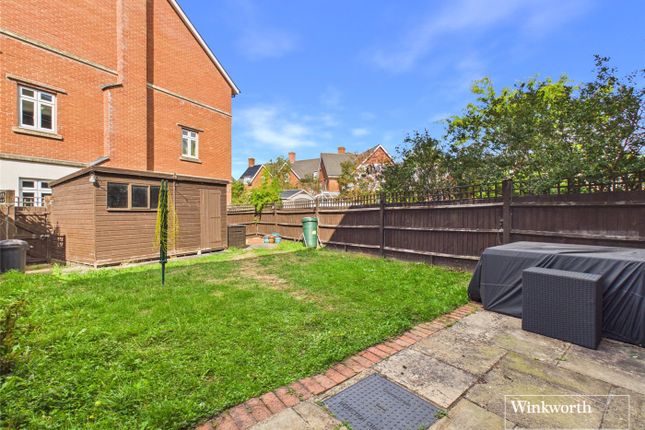 8, Wyatt Crescent, Reading photo 4