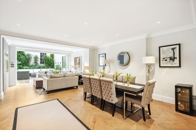 Flat for sale in Eaton Place, London
