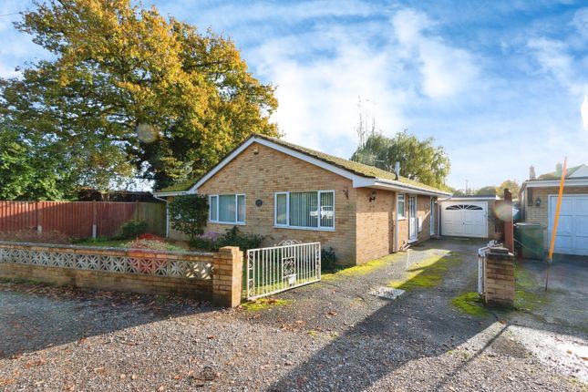 Thumbnail Bungalow for sale in Aldermaston Road, Pamber Green, Tadley, Hampshire