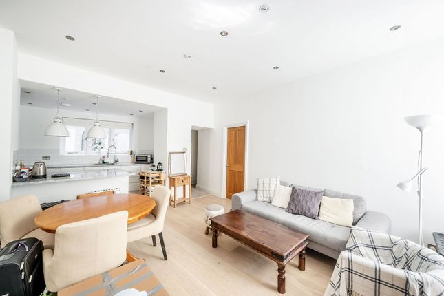 Courtfield Gardens, Earls Court photo 2