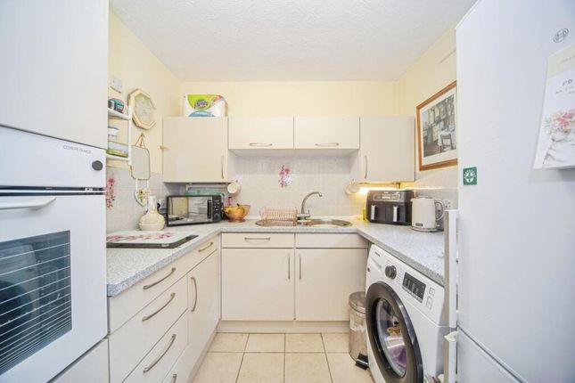 26 Chestnut Lodge, Sherwood Close, Southampton photo 4