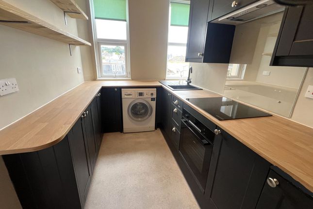 Flat C, Devon House, Teignmouth photo 3
