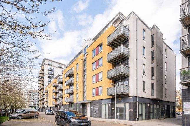 Flat for sale in Tarves Way, Greenwich, London