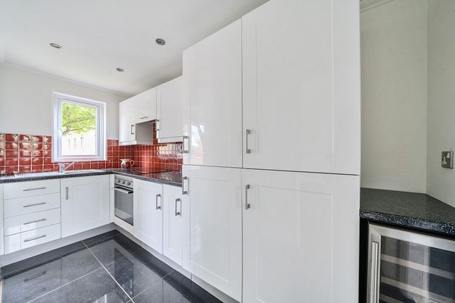 18 Eavestone Grove, Harrogate photo 2
