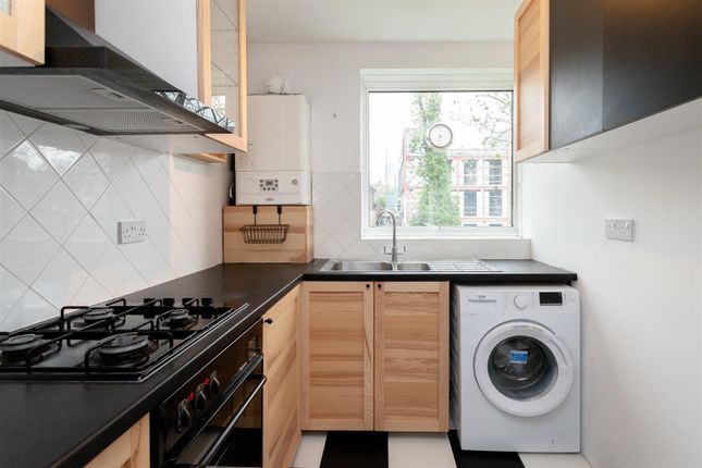 Flat to rent in Arbor Court, London