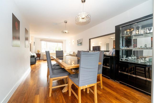 39, Oakwood Avenue, Borehamwood photo 4