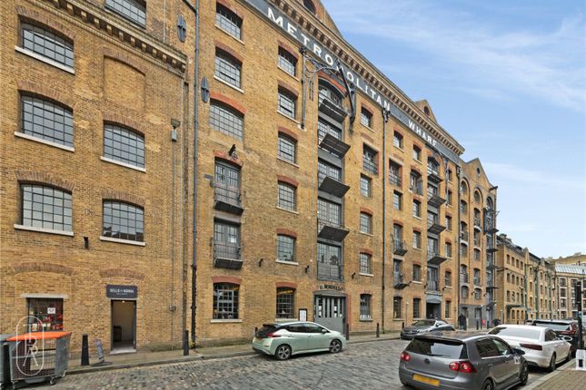 Flat to rent in Wapping Wall, London