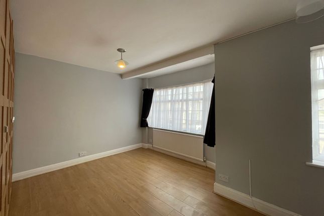 40 Bempton Drive, Ruislip photo 3