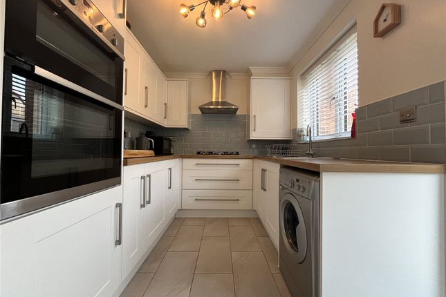 19, Bilsington Close, Kent photo 2