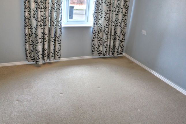 Flat to rent in St. Helens Avenue, Barnsley