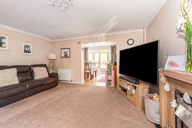 21, Wetherby Gardens, Andover photo 4
