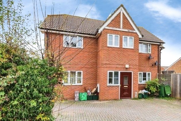 2-bed flat on 67a, Lancaster Close, Thatcham, £1,200/mo