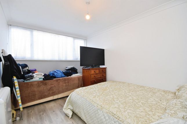 67, Southwark Path, Basildon photo 4