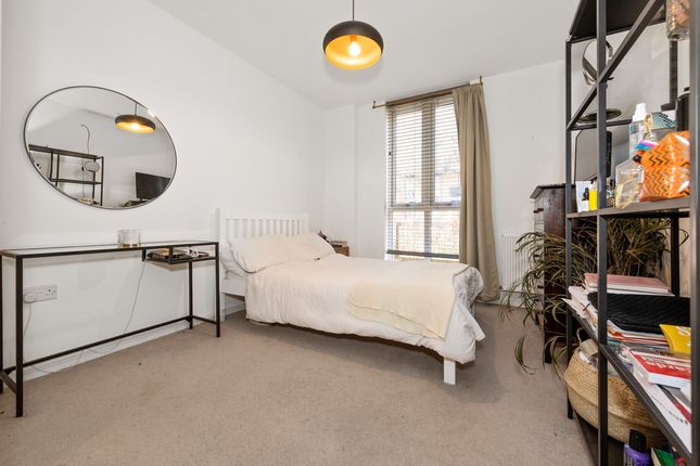 Maisonette for sale in Nellie Cressall Way, London