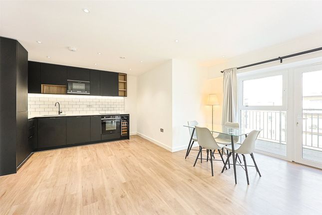 Commander Avenue, Colindale photo 3