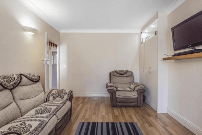 258a Merlins Court, Alexandra Avenue, HARROW photo 3