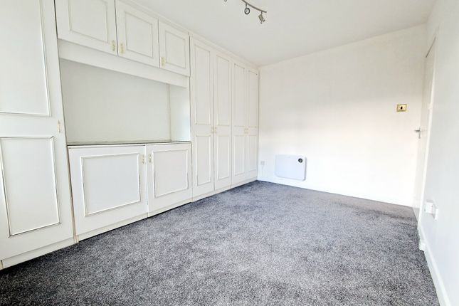 Flat to rent in Dovehouse Close, Whitefield