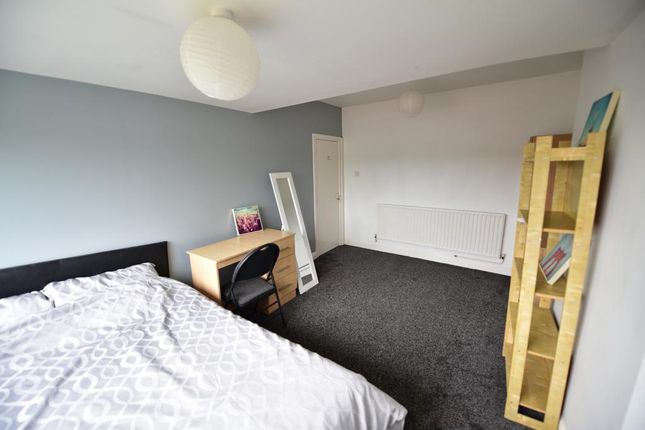 Chestnut Avenue, Leeds photo 5