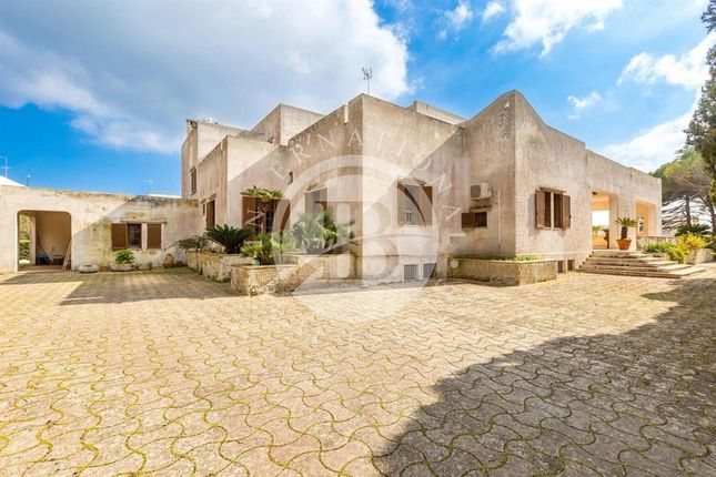 Villa for sale in Castrignano Del Capo, Puglia, 73040, Italy