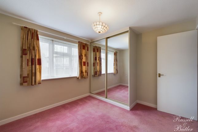 Flat for sale in Mckenzie Close, Buckingham