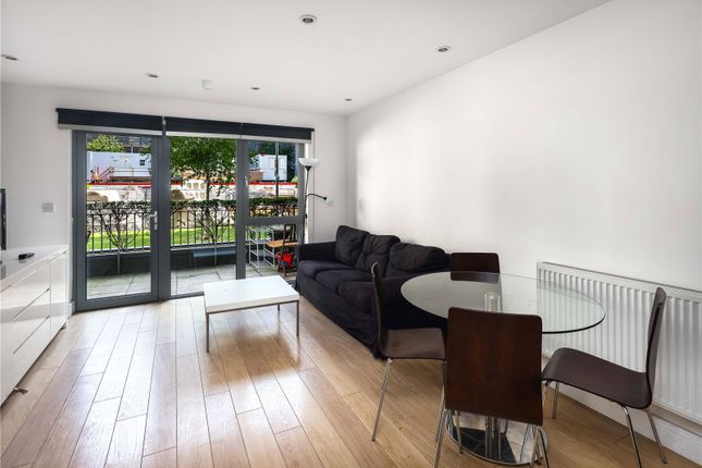 Flat to rent in Hodgeson House, 26 Christian Street, London