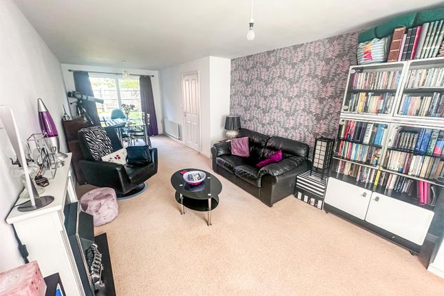27, Wren Close, Corby photo 3