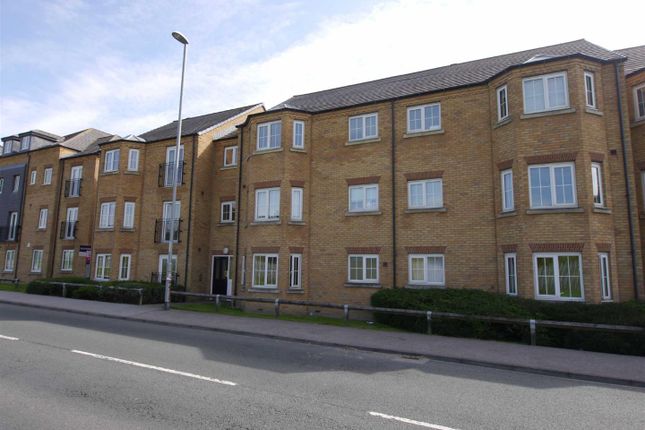 Flat to rent in Broadlands Court, Pudsey LS28