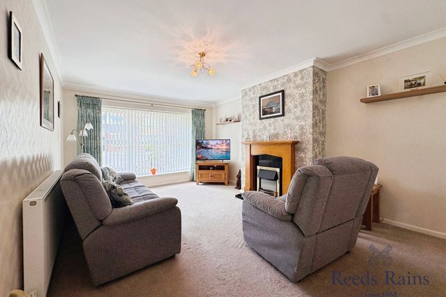 31, Bracknell Gardens, Tyne and Wear photo 4