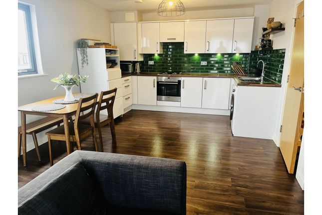 Studio flat on Flat 9/Peakes House, 1 Cairns Avenue, London, £250,000