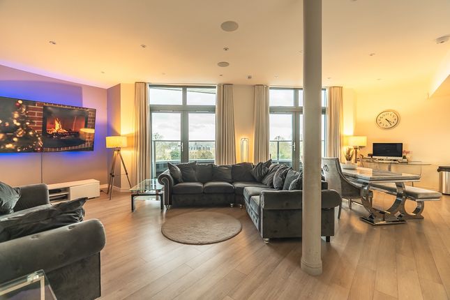 Flat to rent in The Observatory, Friern Barnet Road, London