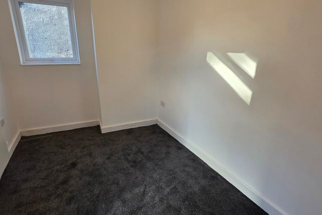 Flat 5, Stockport photo 3