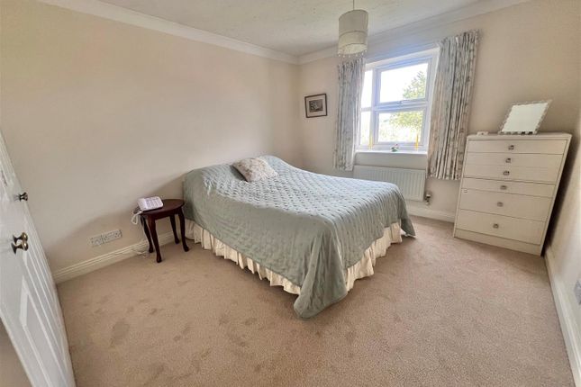 29, Camelot Way, Gillingham photo 3