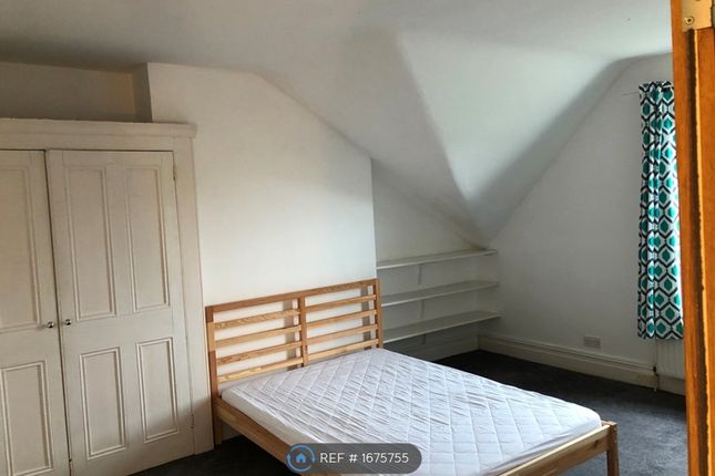 Terraced house to rent in Shell Road, London