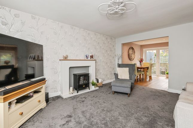 5, Brownhill Close, Birstall, Batley photo 3