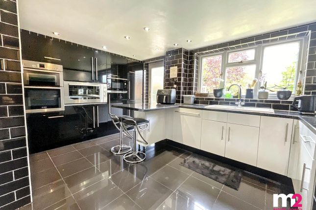 10, Castle Oak, Usk photo 3