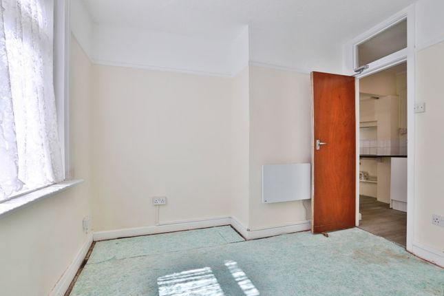 Ground Floor Flat, 55, Kinson Road, Dorset photo 4