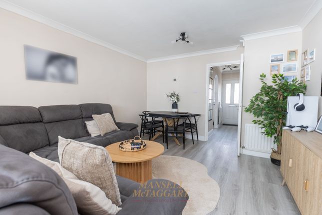 40 Oakapple Close, Crawley photo 4
