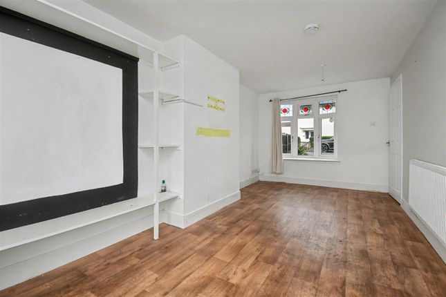 31, Chelveston Drive, Corby photo 3