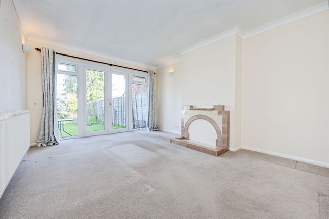 28, Thornton Crescent, Aylesbury photo 2