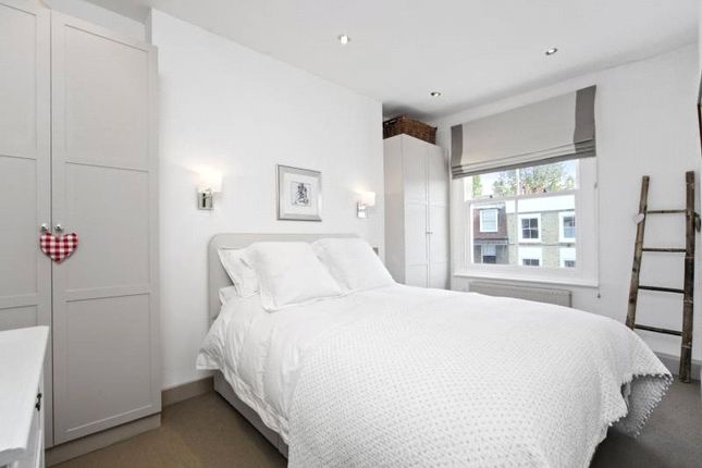 Flat for sale in Stanlake Road, Shepherd's Bush, London