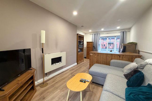 16, Washacre, Westhoughton photo 2