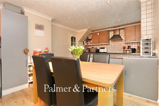 16, Laurelhayes, Suffolk photo 4