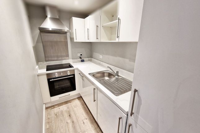 Flat 7, The Old Telephone Exchange, Redhill photo 3