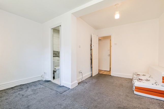 Flat 1 Ground Floor Flat, 129, Fanshawe Avenue, Barking photo 4