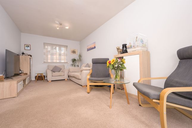 7, Honeysuckle Road, Kettering photo 2